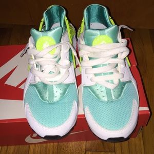 Huaraches Nike size 5y ( grade school)